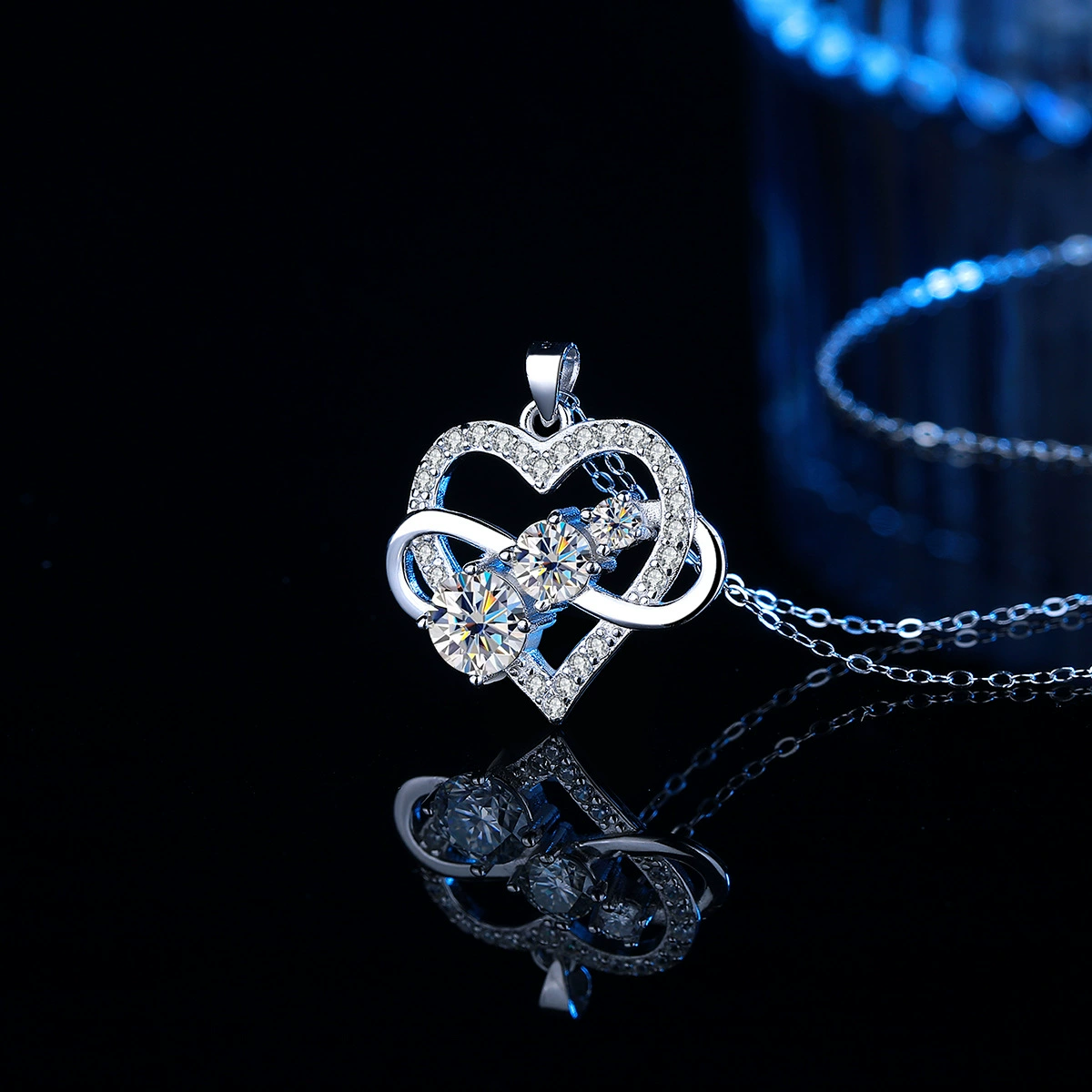 Éternia Heart Infinity Moissanite Necklace - Image 2