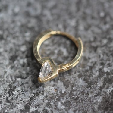 Aurora Solitaire – 9K Gold Huggie Earrings - Image 4